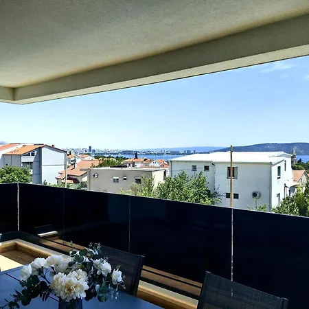 아파트 Tijara With Shared Pool