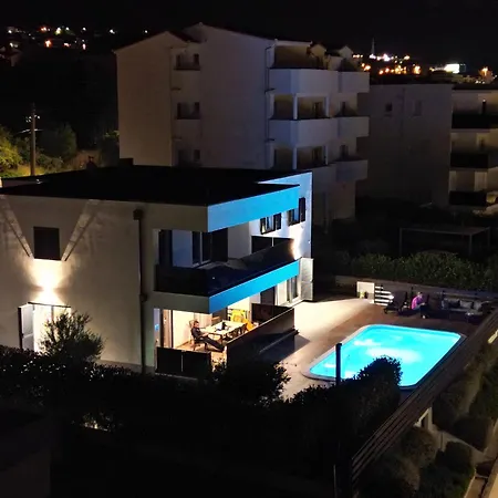Tijara With Shared Pool Kaštela