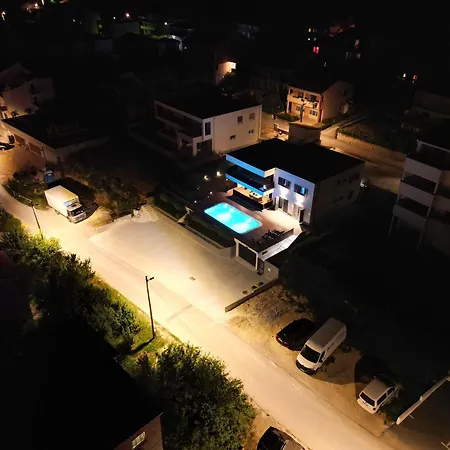 Tijara With Shared Pool 아파트 *