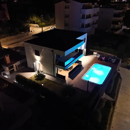Tijara With Shared Pool 아파트