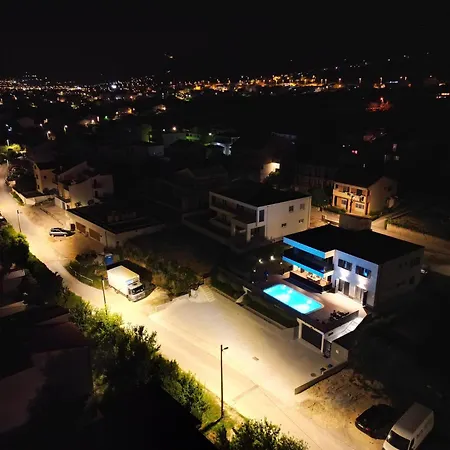 Tijara With Shared Pool Kaštela
