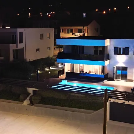 아파트 Tijara With Shared Pool